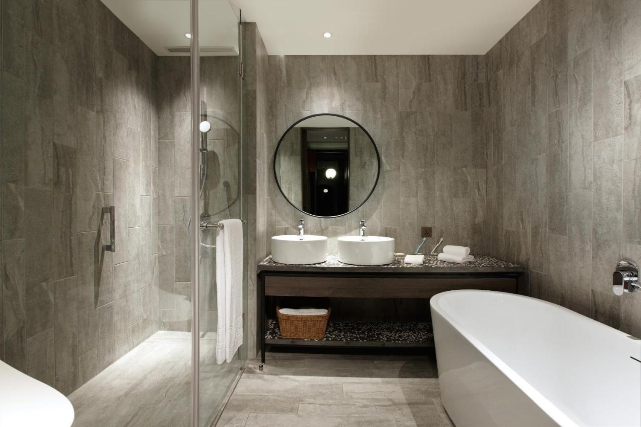 Cozzi Blu Hotel Zhongli Exterior foto Bathroom